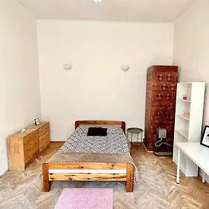  Habitación en casa particular Bedroom Near The Bus And Train Station Polonia